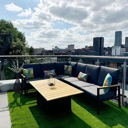 Apartment Luxury Penthouse With Private Hot Tub Overlooking Leeds Centre