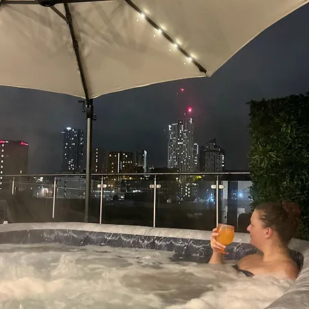 Apartment Luxury Penthouse With Private Hot Tub Overlooking Leeds Centre