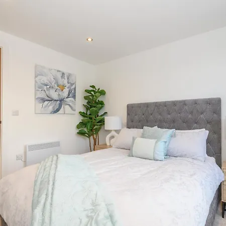 Luxury Penthouse With Private Hot Tub Overlooking Leeds Centre * Leeds (West Yorkshire)