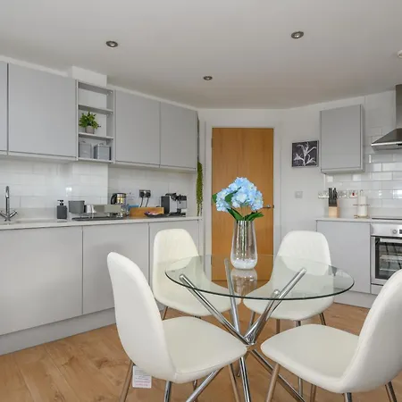 Luxury Penthouse With Private Hot Tub Overlooking Leeds Centre Apartment