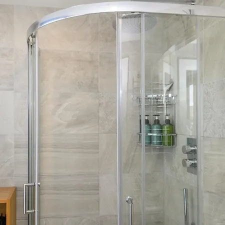 Apartment Luxury Penthouse With Private Hot Tub Overlooking Leeds Centre *