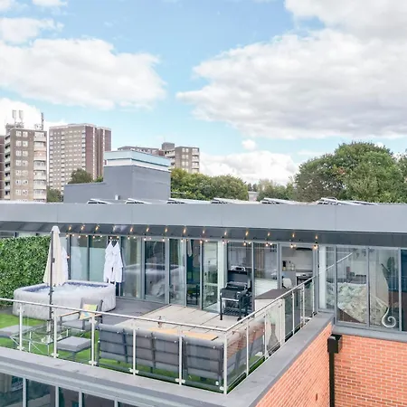 Apartment Luxury Penthouse With Private Hot Tub Overlooking Leeds Centre *