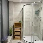 Luxury Penthouse With Private Hot Tub Overlooking Centre