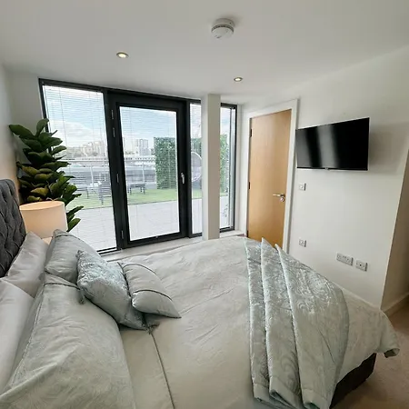 Luxury Penthouse With Private Hot Tub Overlooking Centre Lägenhet