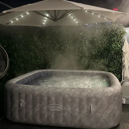 Apartment Luxury Penthouse With Private Hot Tub Overlooking Centre