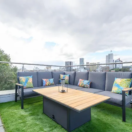 Luxury Penthouse With Private Hot Tub Overlooking Centre 利兹