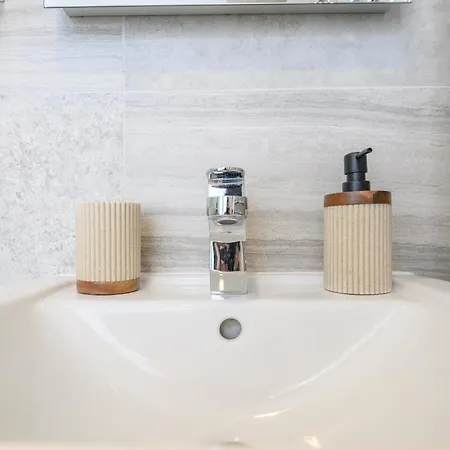 Luxury Penthouse With Private Hot Tub Overlooking Centre * 利兹