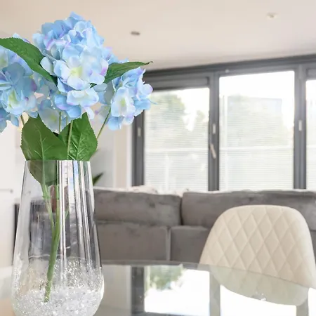 Luxury Penthouse With Private Hot Tub Overlooking Centre Apartment Leeds (West Yorkshire)