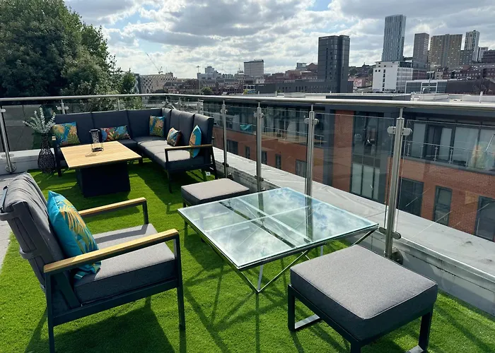 Luxury Penthouse With Private Hot Tub Overlooking Centre * Leeds (West Yorkshire)