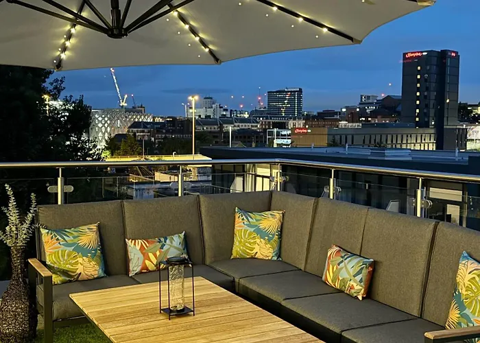 Luxury Penthouse With Private Hot Tub Overlooking Centre * Leeds (West Yorkshire)