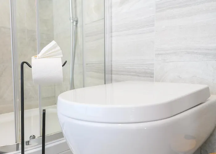 Luxury Penthouse With Private Hot Tub Overlooking Centre Leeds (West Yorkshire)