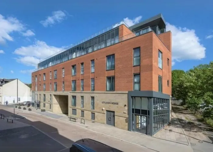 Luxury Penthouse With Private Hot Tub Overlooking Centre *