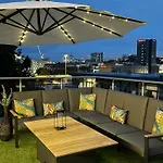 Luxury Penthouse With Private Hot Tub Overlooking Centre * Leeds (West Yorkshire)