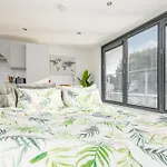 Luxury Penthouse With Private Hot Tub Overlooking Centre