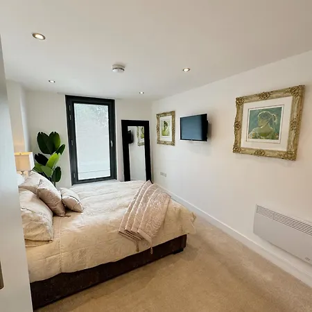 Luxury Penthouse With Private Hot Tub Overlooking Centre Apartment