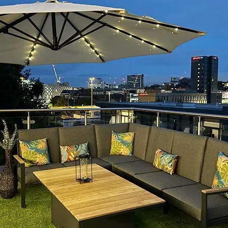 Luxury Penthouse With Private Hot Tub Overlooking Centre * לידס