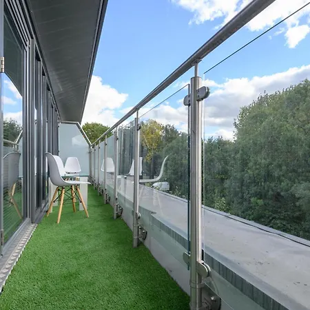 Apartment Luxury Penthouse With Private Hot Tub Overlooking Centre