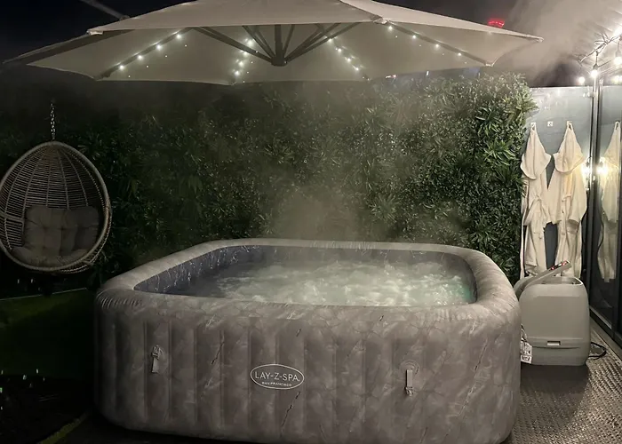 Апартаменти Luxury Penthouse With Private Hot Tub Overlooking Centre