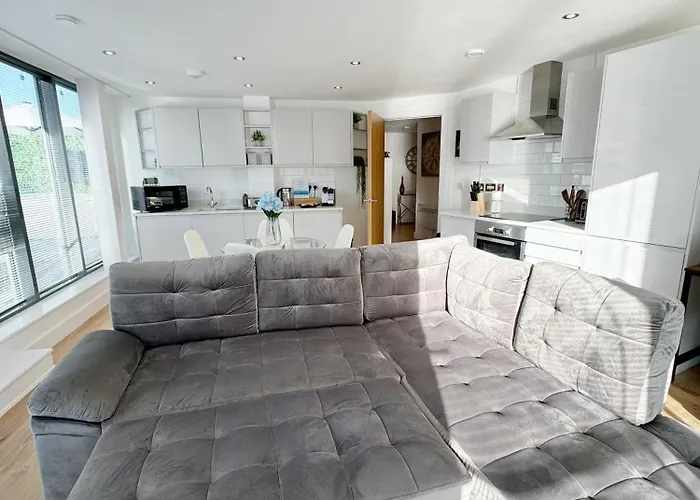 Luxury Penthouse With Private Hot Tub Overlooking Centre