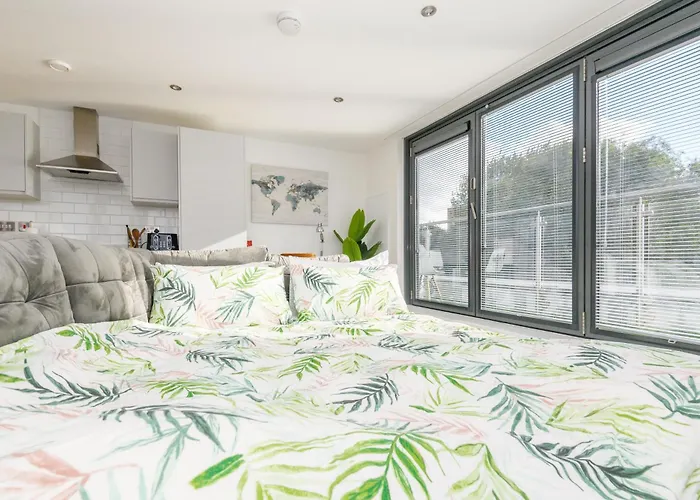 Luxury Penthouse With Private Hot Tub Overlooking Centre