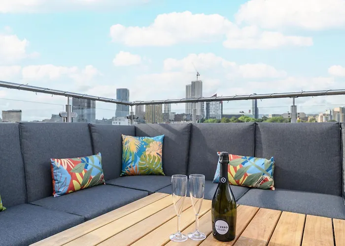 Luxury Penthouse With Private Hot Tub Overlooking Centre Апартаменти