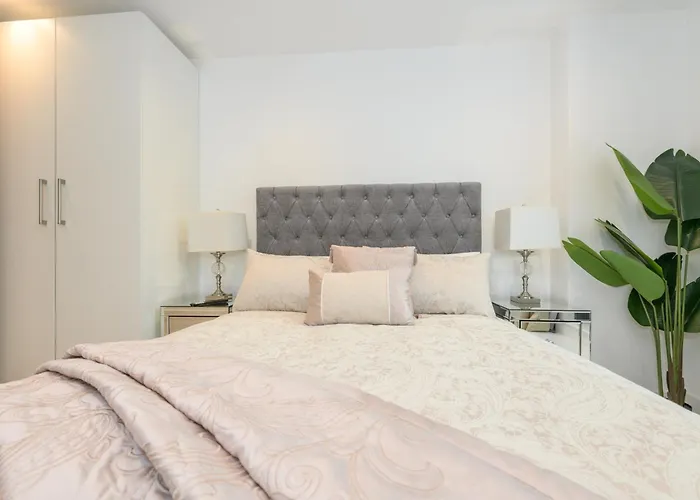 Апартаменти Luxury Penthouse With Private Hot Tub Overlooking Centre