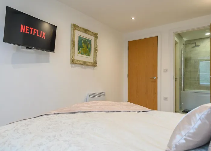 Апартаменти Luxury Penthouse With Private Hot Tub Overlooking Centre *