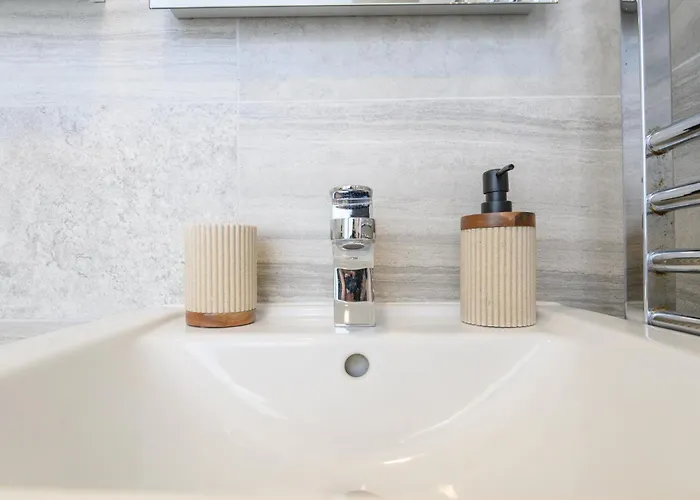 Luxury Penthouse With Private Hot Tub Overlooking Centre * Лідс