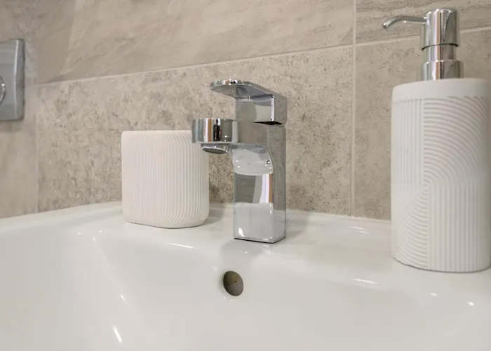 Апартаменти Luxury Penthouse With Private Hot Tub Overlooking Centre Лідс