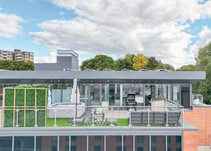 Luxury Penthouse With Private Hot Tub Overlooking Centre * Лідс