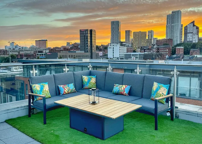 Luxury Penthouse With Private Hot Tub Overlooking Centre Апартаменти *